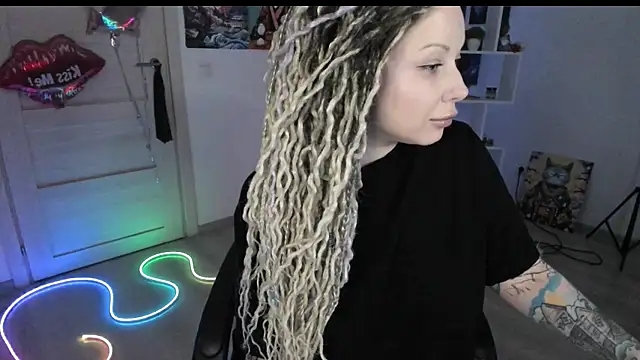 HoneySallyMoore online show from March 20, 4:30 pm