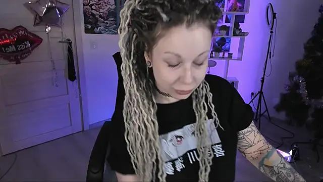 HoneySallyMoore online show from December 3, 12:44 am