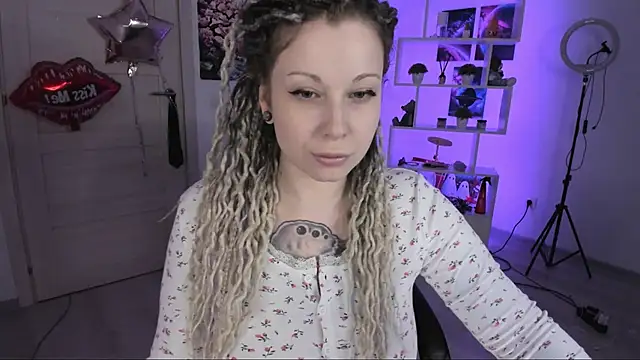 HoneySallyMoore online show from November 3, 3:34 am