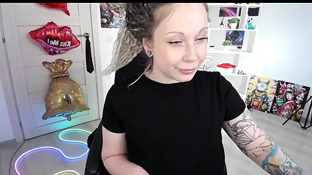 HoneySallyMoore online show from May 9, 3:59 pm