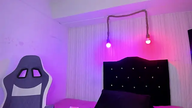 Snapshot of nicky_angel1 chatting on October 16, 6:38 pm nicky angel1 online show from October 16, 6:38 pm