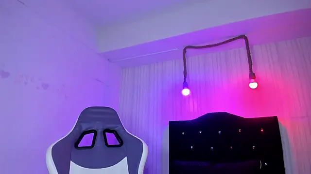 Snapshot of nicky_angel1 chatting on October 21, 6:40 pm nicky angel1 online show from October 21, 6:40 pm