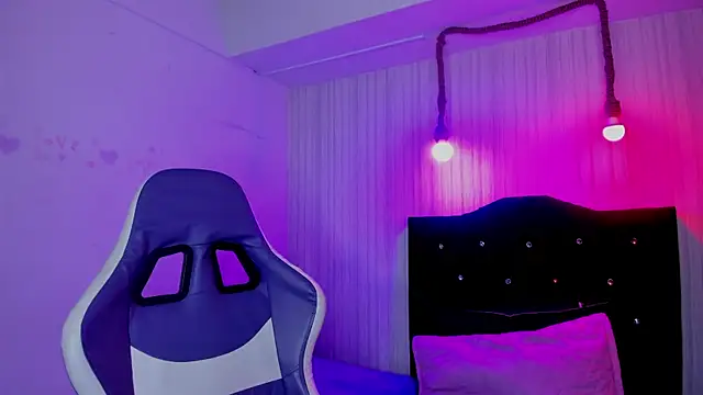 Snapshot of nicky_angel1 chatting on October 22, 6:40 pm nicky angel1 online show from October 22, 6:40 pm