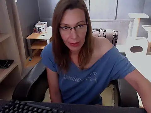 hannaha online show from May 17, 10:48 am