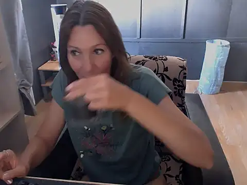 Snapshot of hannaha chatting on June 16, 10:37 am hannaha online show from June 16, 10:37 am