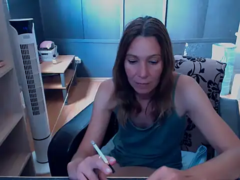 Snapshot of hannaha chatting on June 10, 12:28 pm hannaha online show from June 10, 12:28 pm