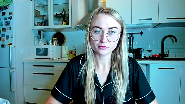 Snapshot of your_Goddess_Eva chatting on November 18, 8:45 pm your Goddess Eva online show from November 18, 8:45 pm