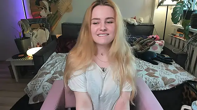 Snapshot of Alexa_Pirs chatting on April 25, 1:25 pm Alexa Pirs online show from April 25, 1:25 pm