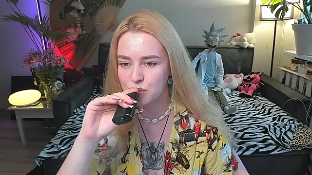 Snapshot of Alexa_Pirs chatting on July 17, 2:47 pm Alexa Pirs online show from July 17, 2:47 pm