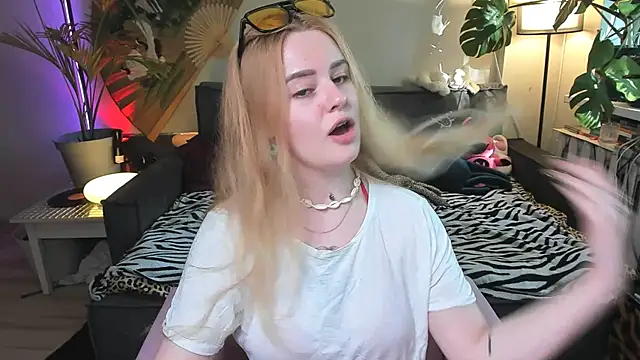 Snapshot of Alexa_Pirs chatting on May 25, 2:49 pm Alexa Pirs online show from May 25, 2:49 pm