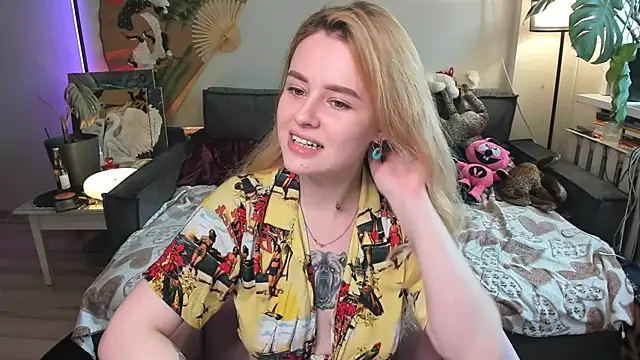 Snapshot of Alexa_Pirs chatting on April 30, 1:51 pm Alexa Pirs online show from April 30, 1:51 pm