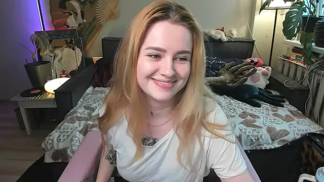 Snapshot of Alexa_Pirs chatting on April 25, 2:14 pm Alexa Pirs online show from April 25, 2:14 pm