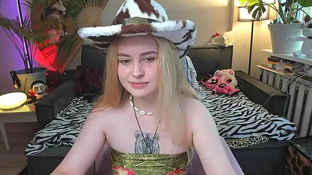 Snapshot of Alexa_Pirs chatting on July 8, 2:18 pm Alexa Pirs online show from July 8, 2:18 pm