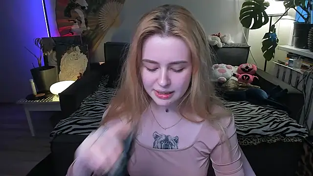 Alexa Pirs online show from April 15, 4:11 pm