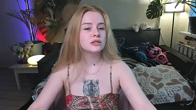 Snapshot of Alexa_Pirs chatting on May 13, 3:52 pm Alexa Pirs online show from May 13, 3:52 pm