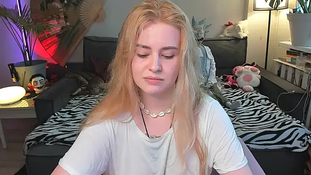 Snapshot of Alexa_Pirs chatting on July 7, 2:42 pm Alexa Pirs online show from July 7, 2:42 pm