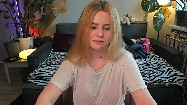 Alexa Pirs online show from April 12, 1:58 pm