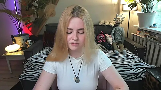 Snapshot of Alexa_Pirs chatting on June 18, 11:04 am Alexa Pirs online show from June 18, 11:04 am
