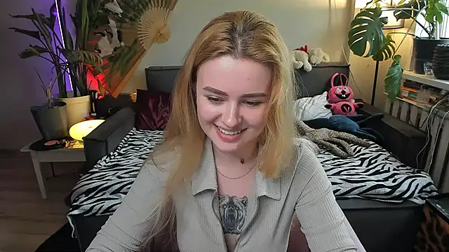 Alexa Pirs online show from April 7, 1:13 pm