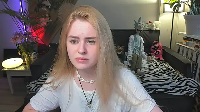Snapshot of Alexa_Pirs chatting on July 18, 4:59 pm Alexa Pirs online show from July 18, 4:59 pm