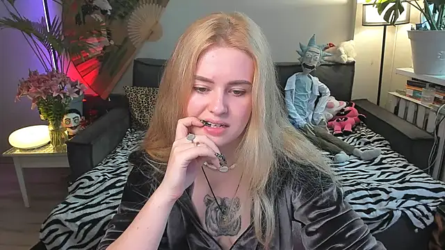Snapshot of Alexa_Pirs chatting on July 11, 2:28 pm Alexa Pirs online show from July 11, 2:28 pm