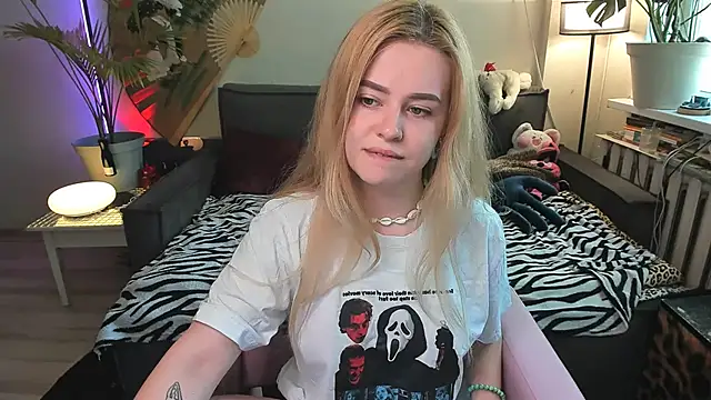 Snapshot of Alexa_Pirs chatting on June 12, 6:22 am Alexa Pirs online show from June 12, 6:22 am