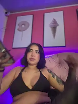 Snapshot of Scarlett-LS chatting on November 9, 2:04 am Scarlett-LS online show from November 9, 2:04 am