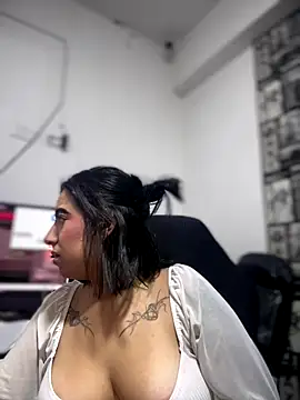 Snapshot of Scarlett-LS chatting on November 5, 2:03 am Scarlett-LS online show from November 5, 2:03 am