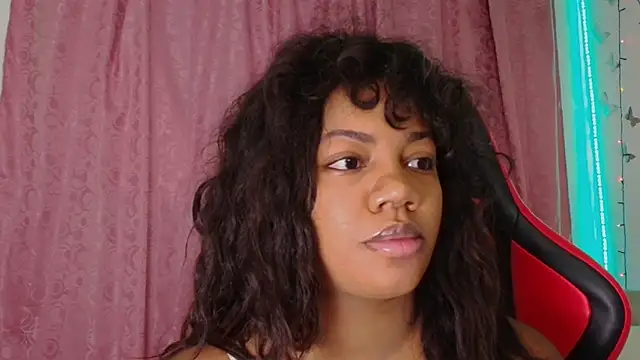 Daphnewalker   online show from December 16, 11:58 am