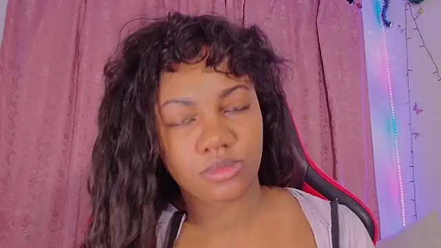 Daphnewalker   online show from December 18, 11:36 am