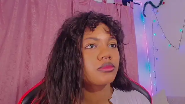 Daphnewalker   online show from December 19, 10:50 am