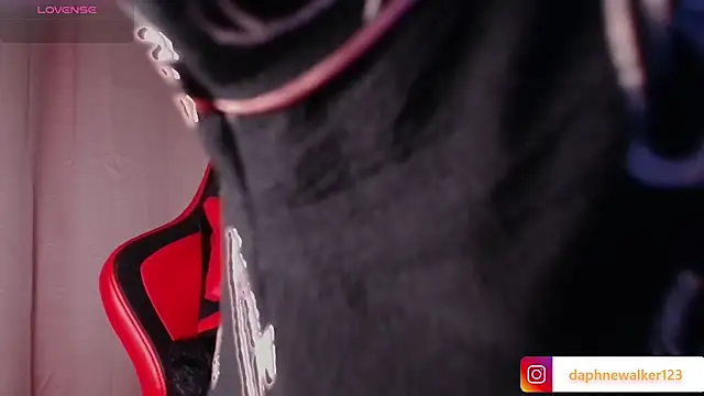 Daphnewalker   online show from February 25, 12:16 pm