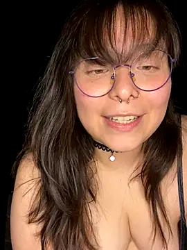 Snapshot of Solo_yoss chatting on November 16, 7:13 am Solo yoss online show from November 16, 7:13 am