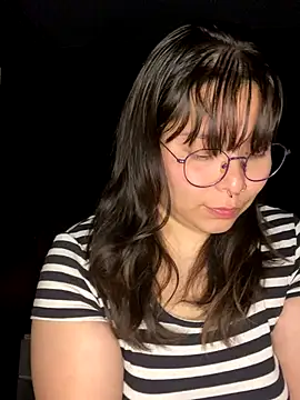 Snapshot of Solo_yoss chatting on November 15, 7:34 am Solo yoss online show from November 15, 7:34 am