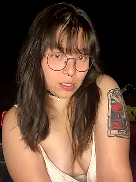 Snapshot of Solo_yoss chatting on October 16, 6:21 am Solo yoss online show from October 16, 6:21 am