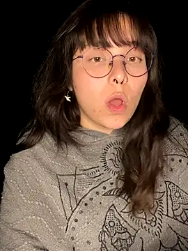 Snapshot of Solo_yoss chatting on October 17, 6:06 am Solo yoss online show from October 17, 6:06 am