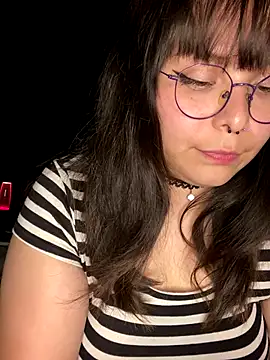 Snapshot of Solo_yoss chatting on October 23, 7:07 am Solo yoss online show from October 23, 7:07 am