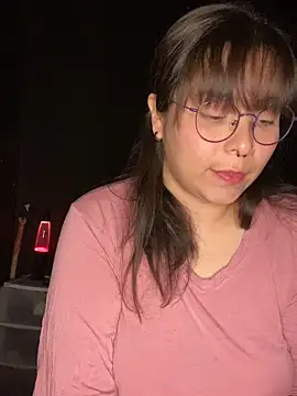 Snapshot of Solo_yoss chatting on November 10, 6:18 am Solo yoss online show from November 10, 6:18 am