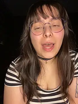 Snapshot of Solo_yoss chatting on December 18, 7:02 am Solo yoss online show from December 18, 7:02 am