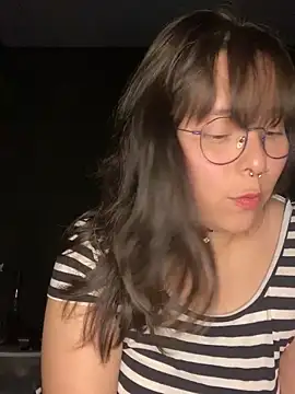 Snapshot of Solo_yoss chatting on November 14, 6:17 am Solo yoss online show from November 14, 6:17 am