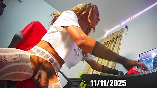 Snapshot of Fhrankie_xxl chatting on November 11, 11:31 pm Fhrankie xxl online show from November 11, 11:31 pm