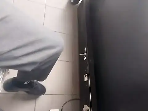 Snapshot of machinery98ron chatting on December 23, 8:24 am machinery98ron online show from December 23, 8:24 am