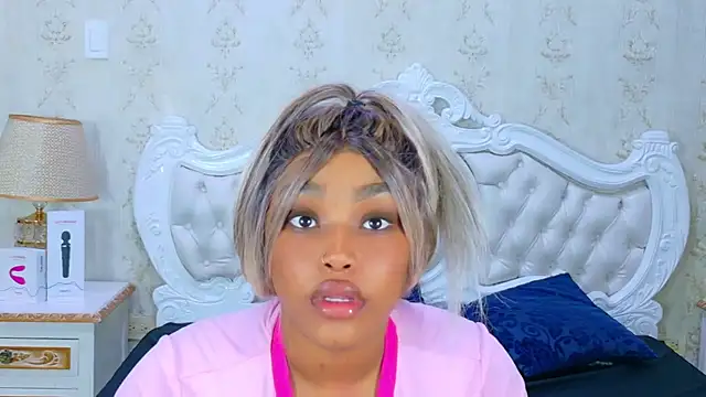 TianahGlow online show from November 28, 9:04 pm