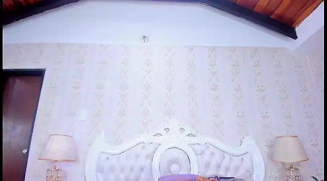 Snapshot of TianahGlow chatting on February 27, 12:03 am TianahGlow online show from February 27, 12:03 am