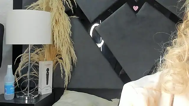 TianahGlow online show from February 15, 8:02 am