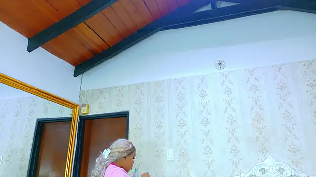 TianahGlow online show from February 17, 8:06 pm