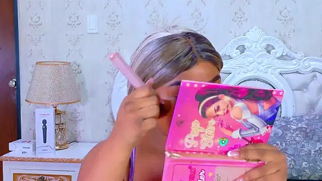 TianahGlow online show from November 12, 8:23 pm