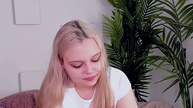 CLAIRE VOGT online show from March 5, 5:08 pm