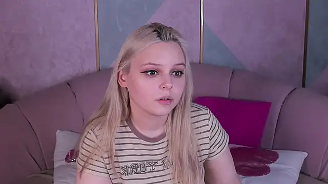 CLAIRE VOGT online show from March 3, 11:55 am