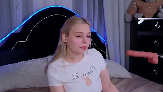 CLAIRE VOGT online show from March 13, 12:56 pm